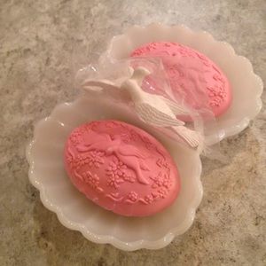 244. Avon Vintage 1974 Lovebirds Dish & 2 Hostess Soaps